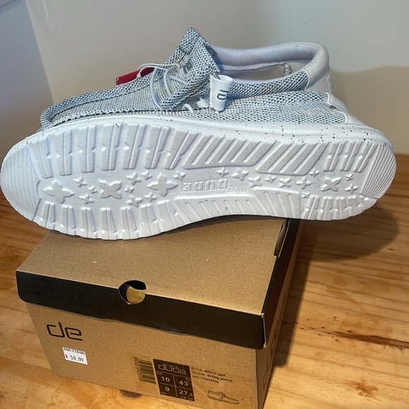 Men’s size 10 Hey Dudes new with box - Picture 3 of 3